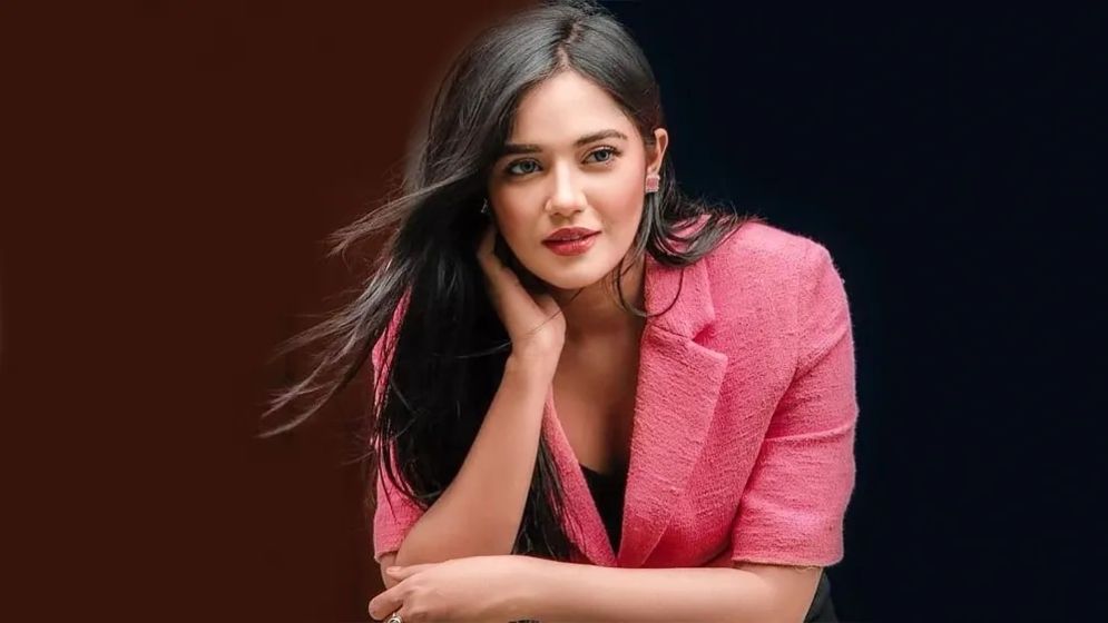 সম্পর্ক ভেঙে যাওয়ায় কাঁদলেন মাহি
