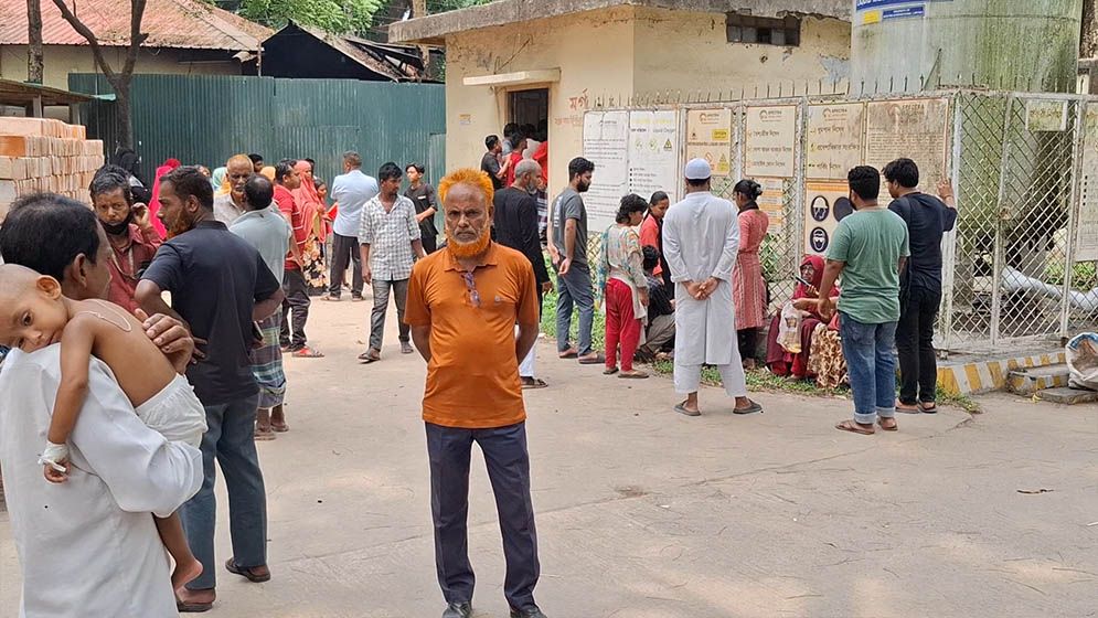 ছিনতাইকারীর ছুরিকাঘাতে প্রাণ গেল ব্যবসায়ীর