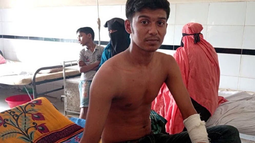 ২ এসএসসি পরীক্ষার্থীকে কুপিয়ে জখম, মামলা