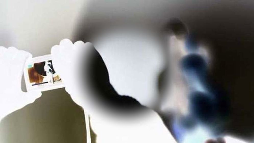 সুন্দরী তরুণীদের দিয়ে পাতা হচ্ছে প্রেমের ফাঁদ, রেহাই পাচ্ছেন না রাষ্ট্রদূতরাও