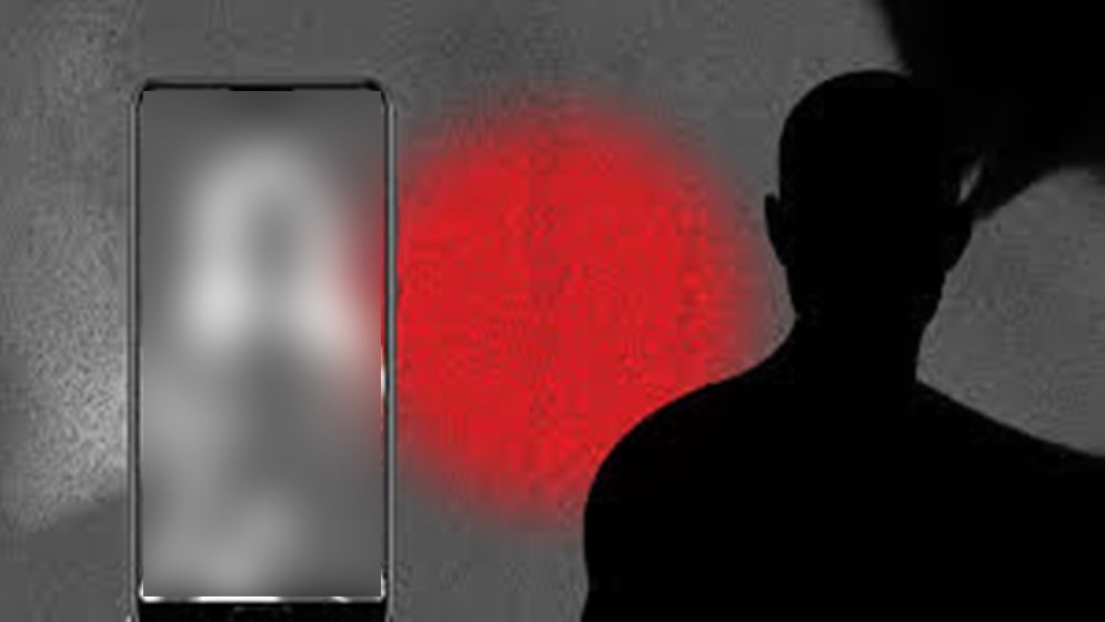 ‘হানি ট্র্যাপ-মানি ট্র্যাপে’ বিপর্যস্ত জীবন