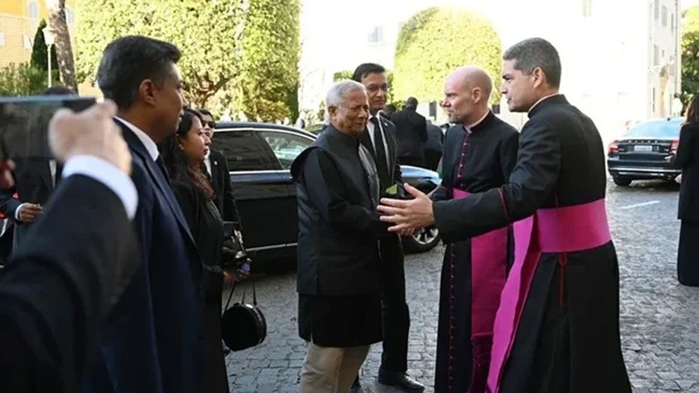 পোপের অন্ত্যেষ্টিক্রিয়ায় যোগ দিয়েছেন প্রধান উপদেষ্টা