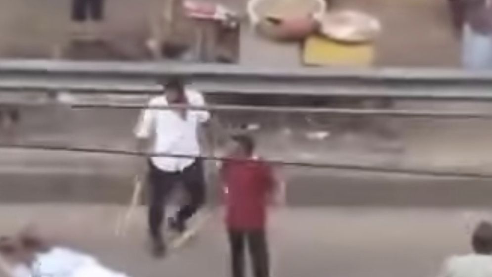 চাঁদাবাজি নিয়ে সংঘর্ষে আহত ২০