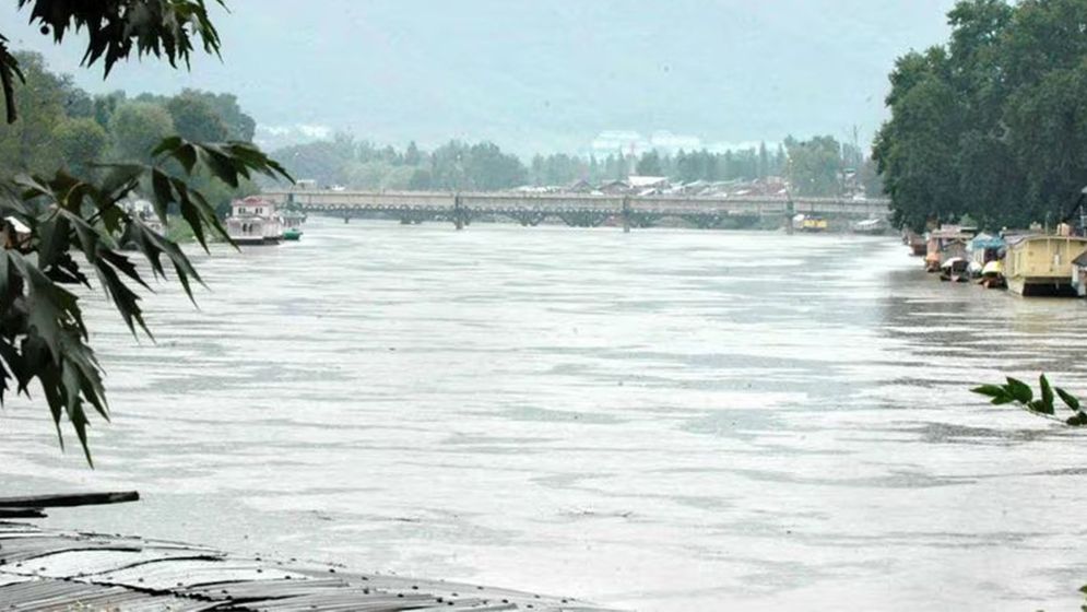 পাকিস্তানে নদীতে বৃদ্ধি পেয়েছে পানি প্রবাহ