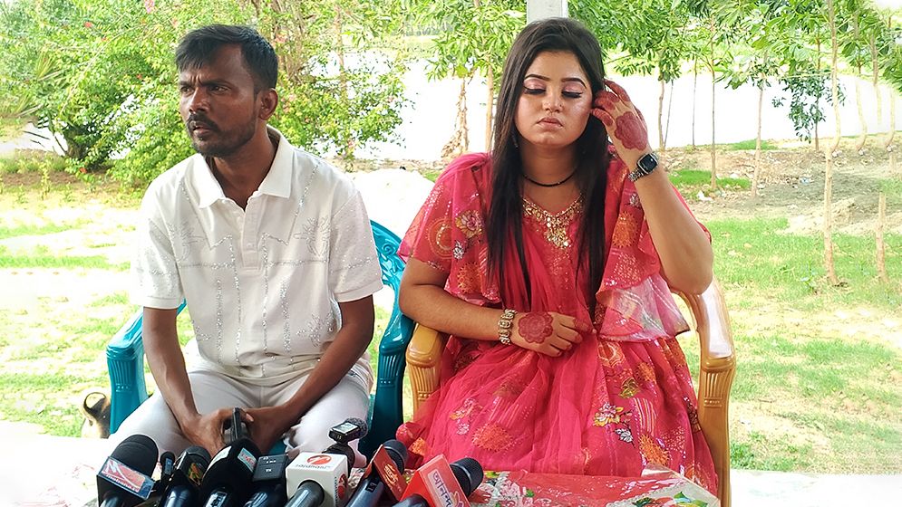 রিয়া মনির কারণে তিনটি সংসার ভেঙে গেছে: হিরো আলম