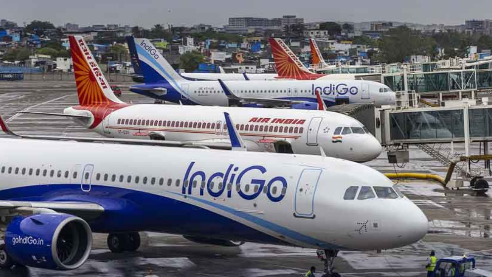 পাকিস্তানের আকাশসীমা বন্ধে বিপাকে ভারতীয় বিমান সংস্থাগুলো