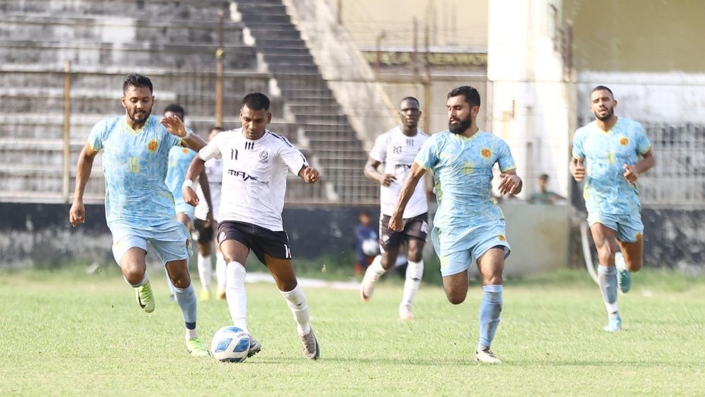 ১০ জন নিয়েই আবাহনীকে আটকে দিল মোহামেডান