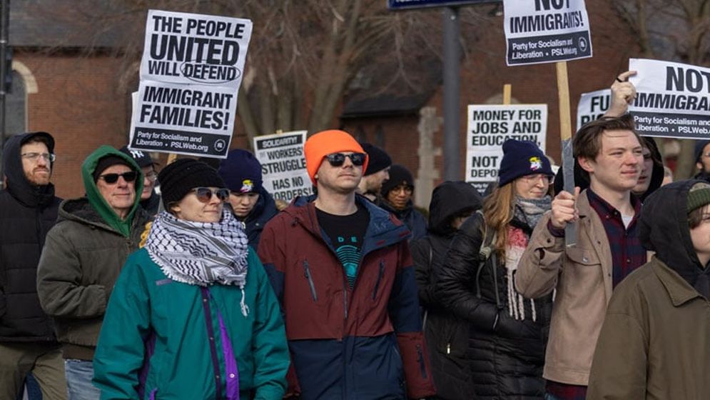 বিদেশি শিক্ষার্থীদের ভিসা বাতিলের সিদ্ধান্ত থেকে সরে দাঁড়ালেন ট্রাম্প