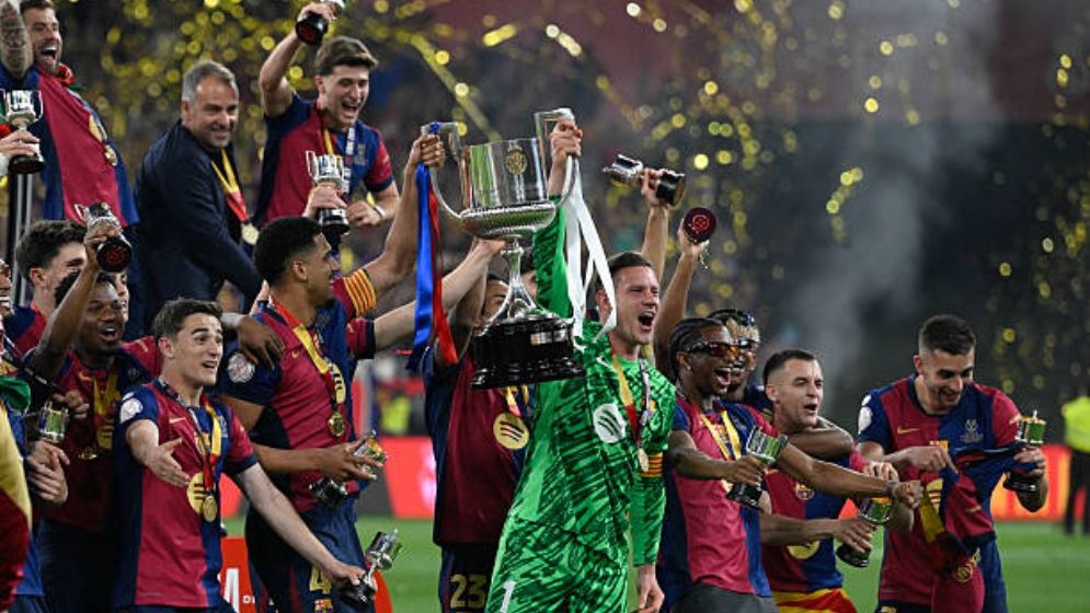 ৫ গোল, লাল কার্ডের মহাকাব্যিক লড়াইয়ে রিয়ালকে হারিয়ে কোপা দেল রে বার্সার