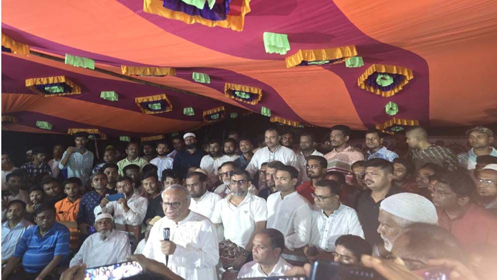 জুলাইয়ে শহিদ বাবার কবরের পাশে চিরনিদ্রায় শায়িত লামিয়া