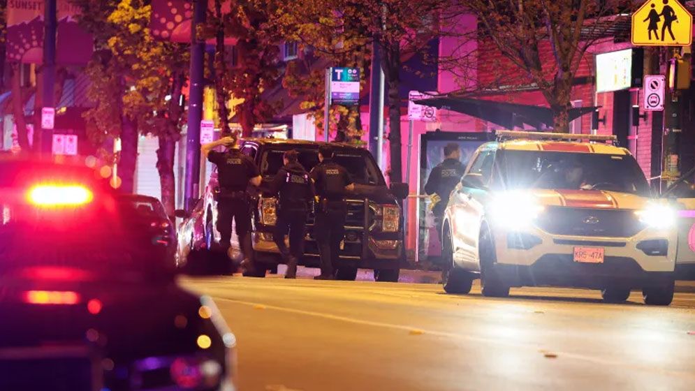 হাজার হাজার মানুষের ভিড়ে উঠে গেল গাড়ি, ৯ জনের প্রাণহানি