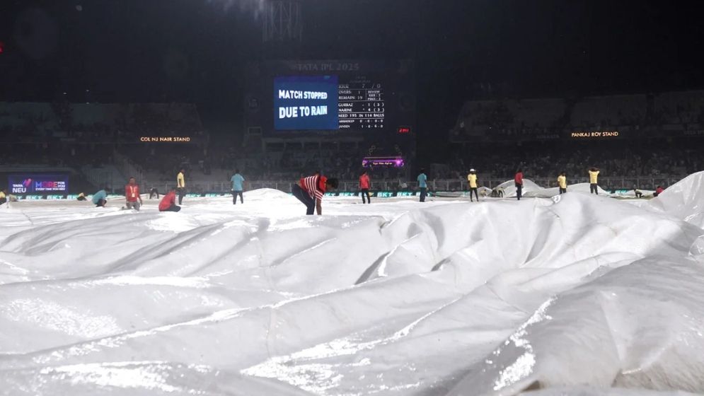 কলকাতাকে হতাশ করে বৃষ্টিতে ভেসে গেল ম্যাচ