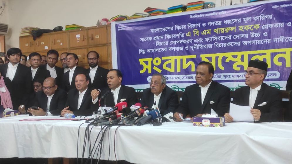 সাবেক বিচারপতি খায়রুল হকের কঠোর বিচার নিশ্চিত করতে হবে: কায়সার কামাল