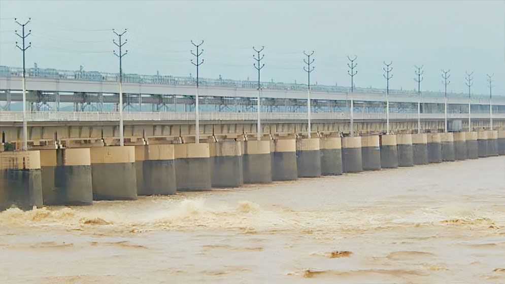 ৫০ বছরে নিঃস্ব কোটি মানুষ, বাস্তুচ্যুতদের কান্না দেখার কেউ নেই