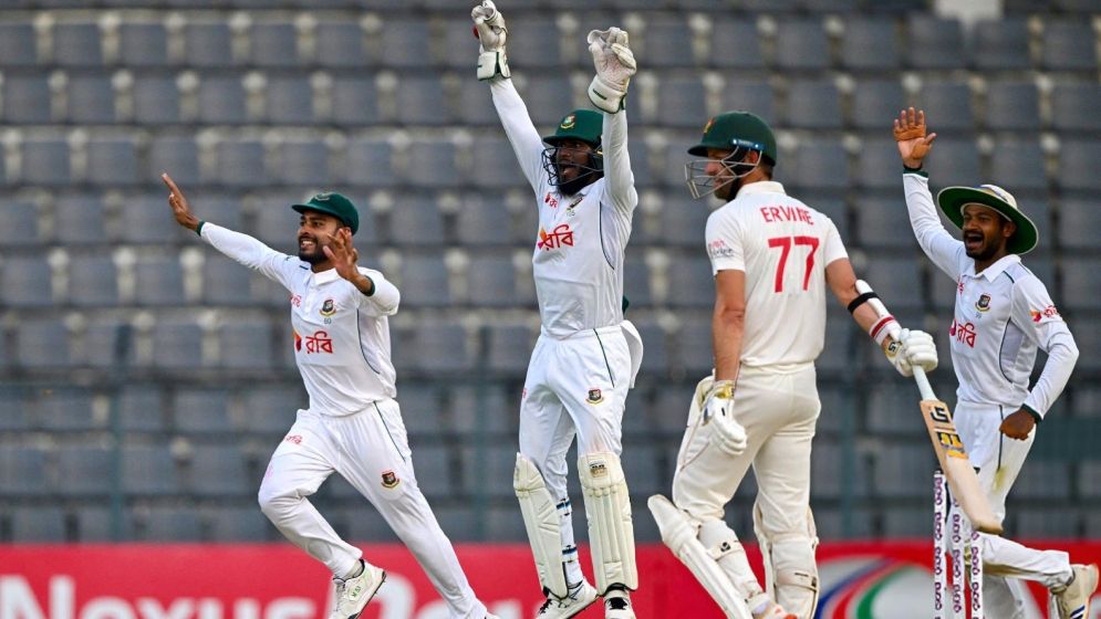 চা বিরতির পর নাঈমের জোড়া আঘাত