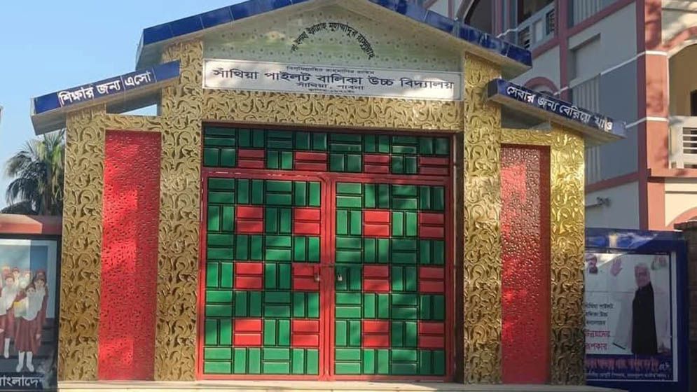 ১৪৪ ধারা ভেঙে এসএসসি কেন্দ্রে ঢুকে পরিদর্শককে হুমকির অভিযোগ