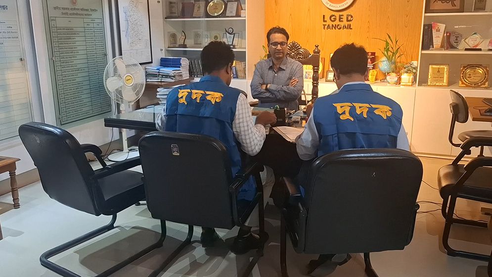 টাঙ্গাইলে এলজিইডিতে দুদকের অভিযান