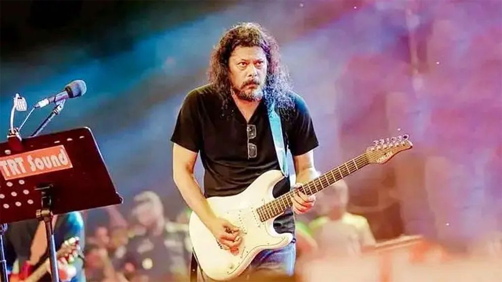 মরুর দেশে পাড়ি দিচ্ছেন জেমস