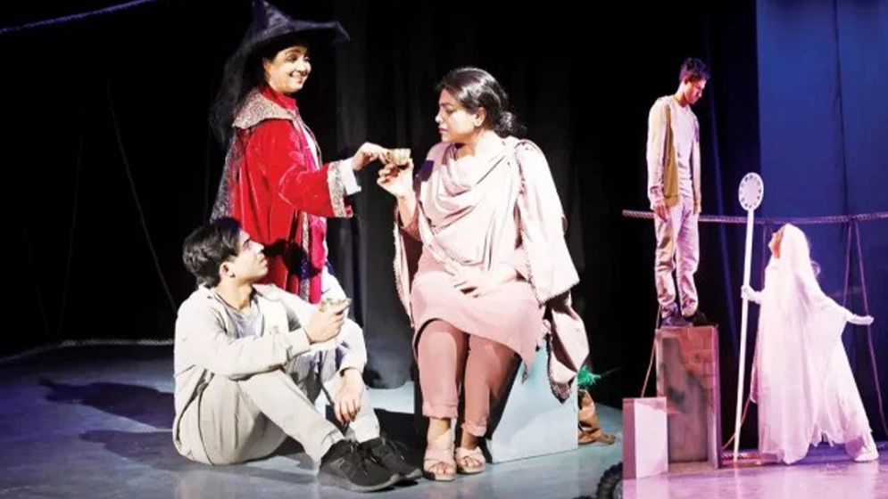 নতুন নাটকে স্বস্তি ফিরেছে মঞ্চে