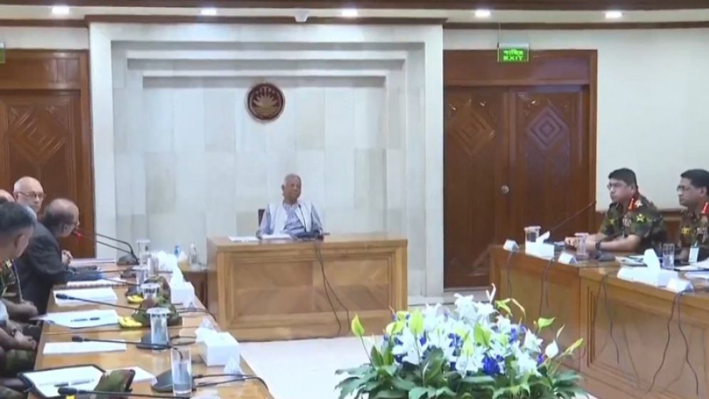 বন্যায় ক্ষতিগ্রস্ত চার জেলায় ঘর হস্তান্তর করলেন প্রধান উপদেষ্টা