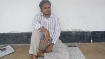 খাতা আগে জমা দেওয়ায় ২৯ শিক্ষার্থী বহিষ্কার, শিক্ষকের অনশনে প্রত্যাহার