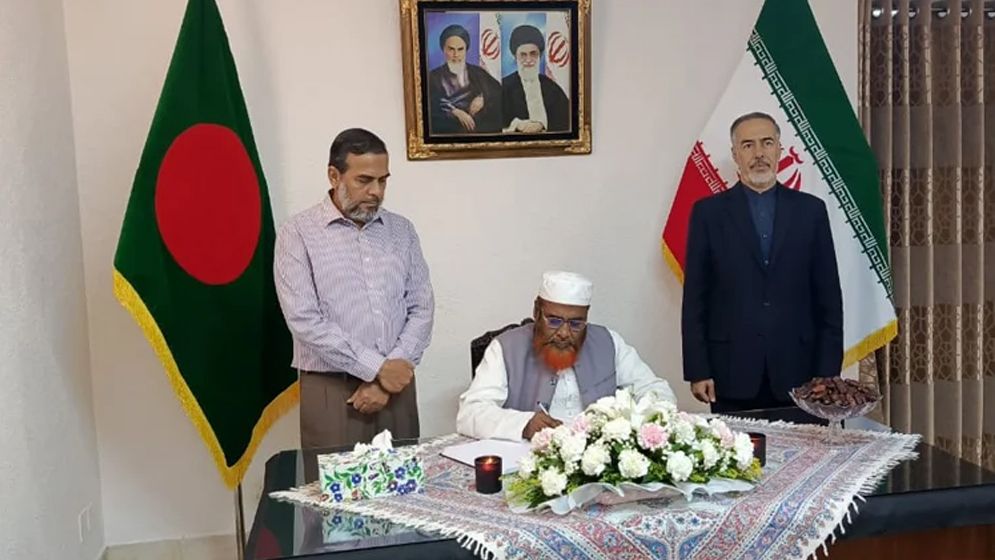 ইরান দূতাবাসের শোক বইয়ে স্বাক্ষর করেছেন জামায়াত সেক্রেটারি
