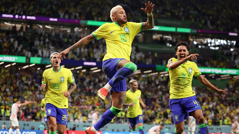 নেইমারদের ‘লাল জার্সি’ নিয়ে ব্রাজিলজুড়ে তোলপাড়