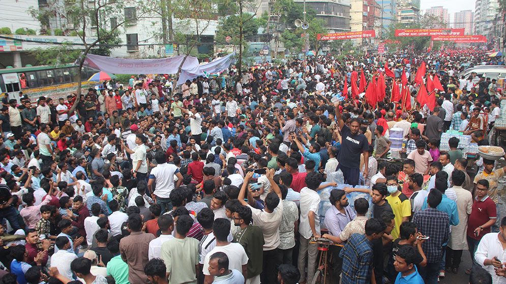বিএনপির শ্রমিক সমাবেশ জনসমুদ্রে পরিণত হয়