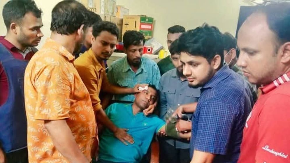 নারীর দিকে তাকানোয় সংঘর্ষ, ইউএনও-ওসিসহ আহত ২০