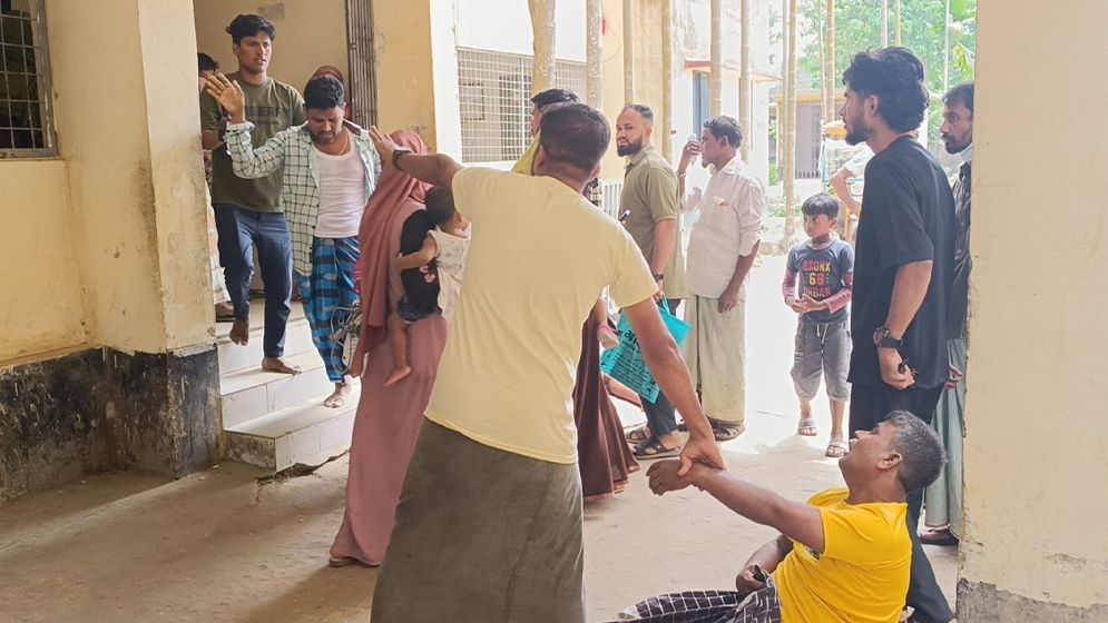 চট্টগ্রামে পাহাড় ধসে দুই শিশুর মৃত্যু