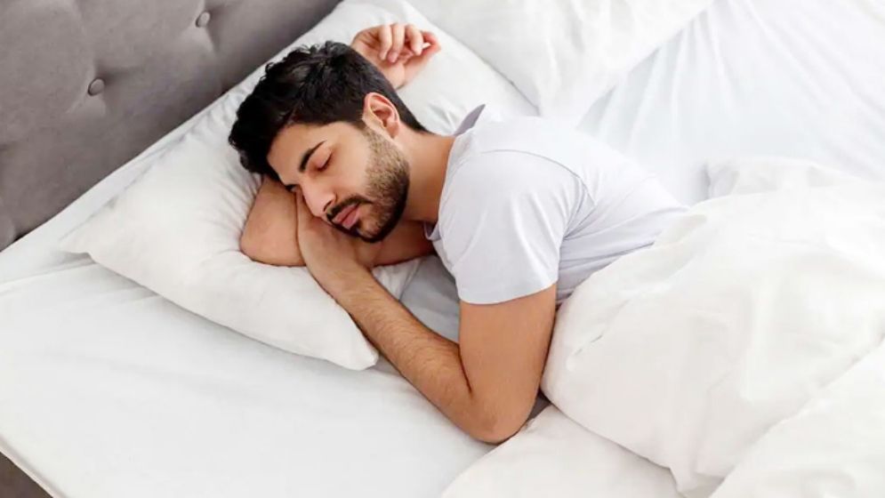 প্রশান্তির ঘুমের জন্য কেমন বালিশ ভালো, জানালেন বিশেষজ্ঞরা