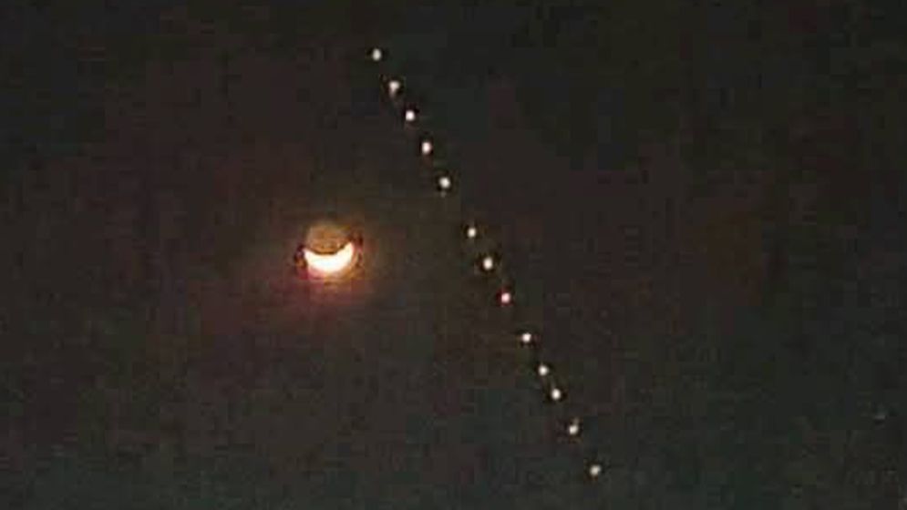 ঠাকুরগাঁওয়ে রাতের আকাশে ‘রহস্যময় আলোর মিছিল’, জানা গেল কী সেগুলো