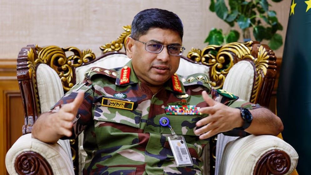 সেনাপ্রধান ওয়াকার-উজ-জামানকে জড়িয়ে ৬ ভুল তথ্য