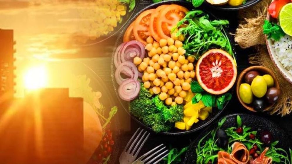 গরমে শরীর ঠাণ্ডা রাখতে যেসব খাবার খাবেন