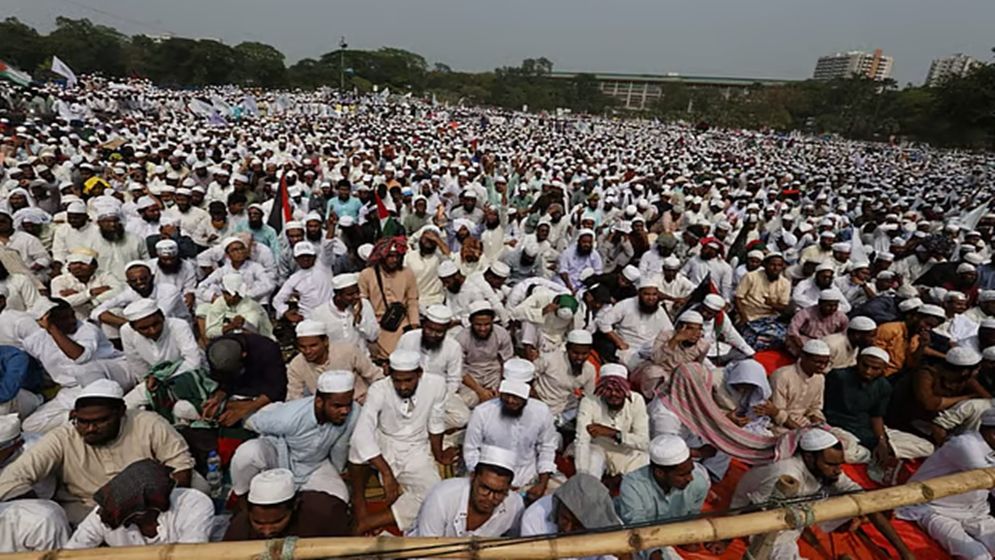 সোহরাওয়ার্দী উদ্যানে হেফাজতের মহাসমাবেশ চলছে