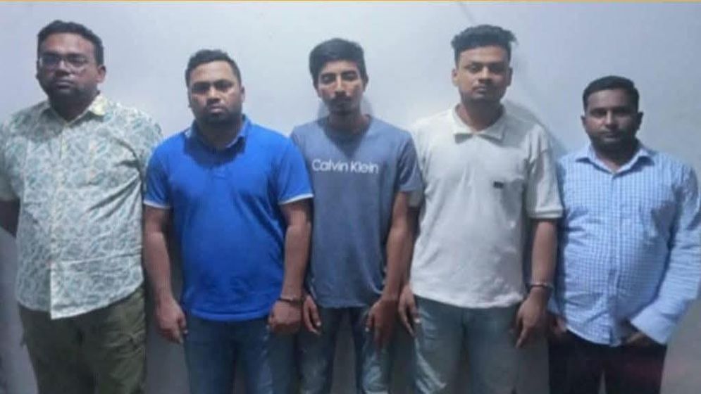 সাবেক স্বাস্থ্যমন্ত্রীর বাসা থেকে ছাত্রলীগ-যুবলীগের ৫ নেতা গ্রেফতার