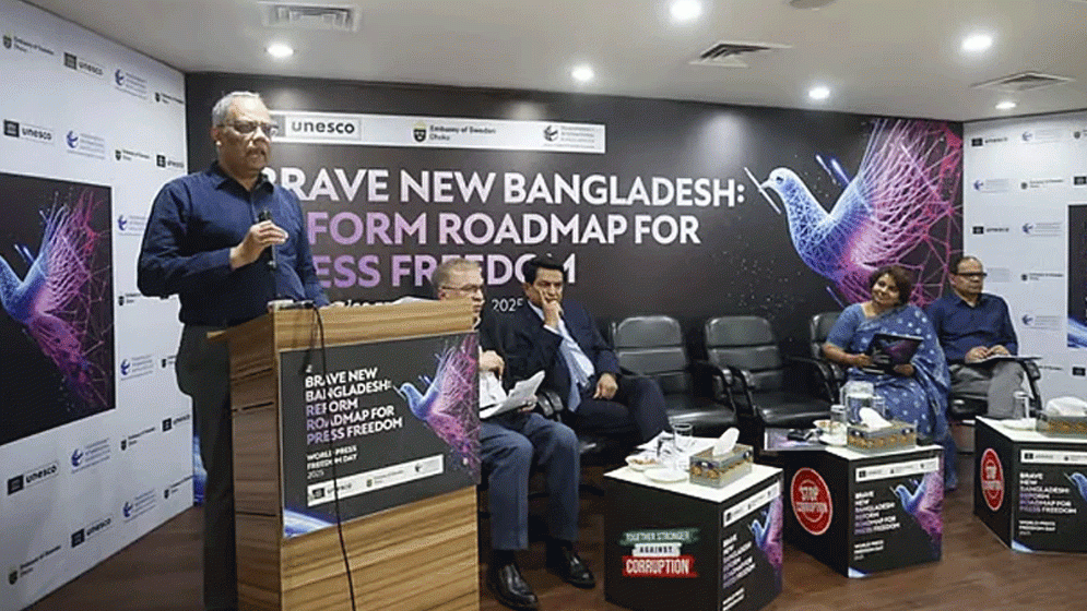 সাংবাদিকদের বিরুদ্ধে হত্যা মামলা গ্রহণযোগ্য নয়: কামাল আহমেদ