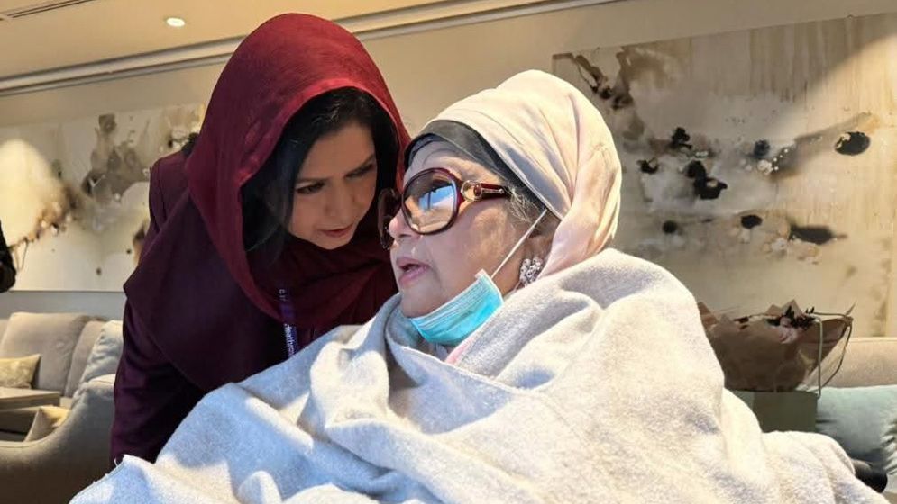 এয়ার অ্যাম্বুলেন্সেই মঙ্গলবার ফিরছেন খালেদা জিয়া