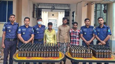 রক্তি নদীতে ২৬৪ বোতল বিদেশি মদসহ গ্রেফতার ৩