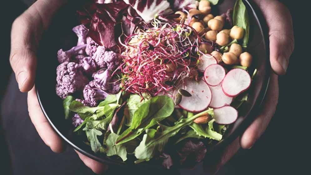 হিটস্ট্রোক এড়াতে খাদ্য তালিকায় যোগ করুন এই ৬ খাবার