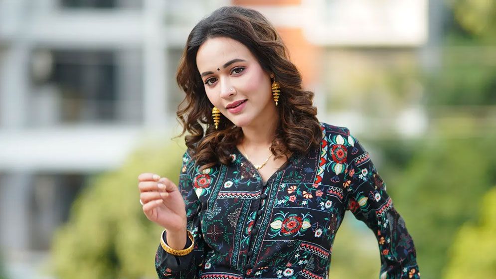 চ্যালেঞ্জিং চরিত্রে অহনা