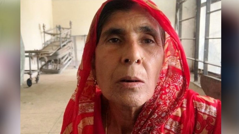 ছেলে ও পুত্রবধূর বিরুদ্ধে থানায় মায়ের অভিযোগ