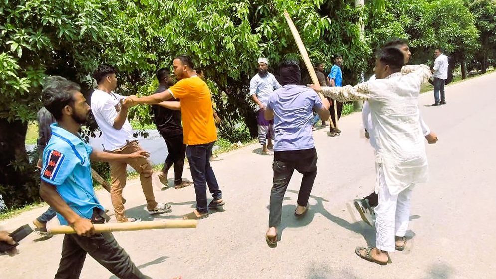 ইউএনওর বিরুদ্ধে মানববন্ধনে বিএনপির হামলা, আহত ২০