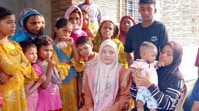 হেলিকপ্টারে কম্বোডিয়ান স্ত্রী-সন্তান নিয়ে এলেন রকেট