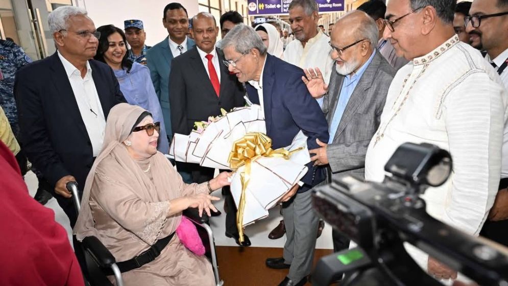 নেতাকর্মীদের ভালোবাসায় সিক্ত খালেদা জিয়া, দেখুন ছবিতে