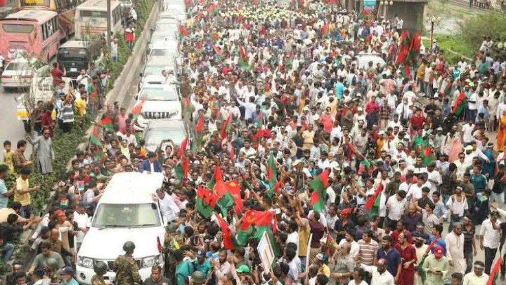 নেতাকর্মীদের ভালোবাসায় সিক্ত খালেদা জিয়া, দেখুন ছবিতে