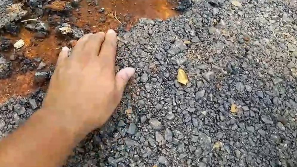 হাতের টানেই উঠে যাচ্ছে কার্পেটিং