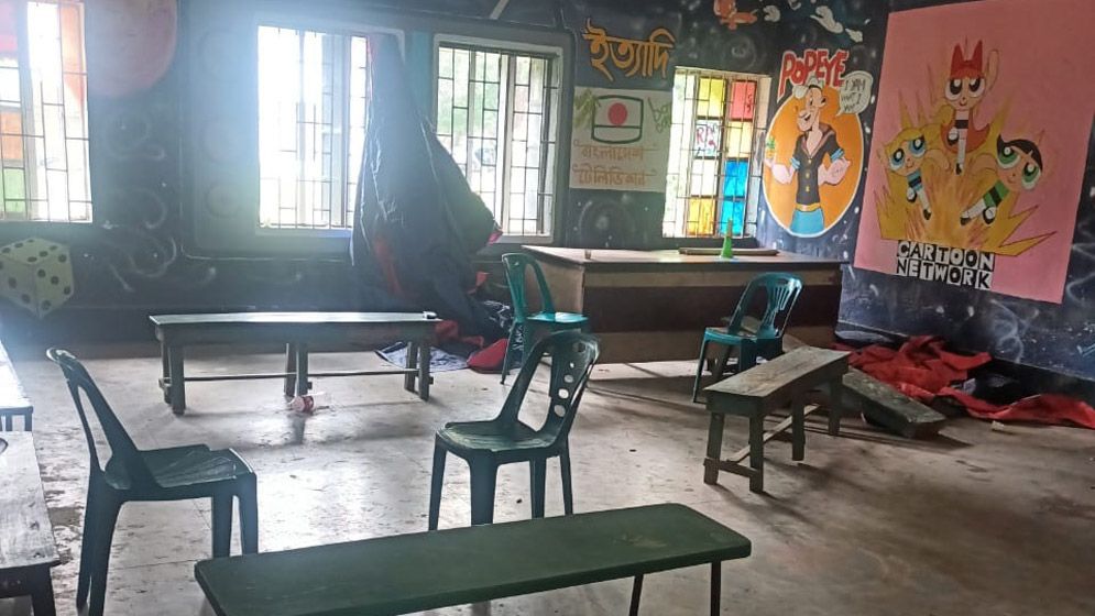 অরক্ষিত জাকসু ভবন, নির্বাচনের আগেই সংস্কারের দাবি