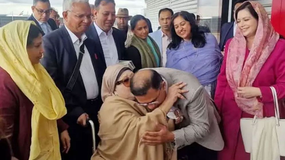 বিদায়ক্ষণে ছেলের সঙ্গে কী কথা হলো খালেদা জিয়ার