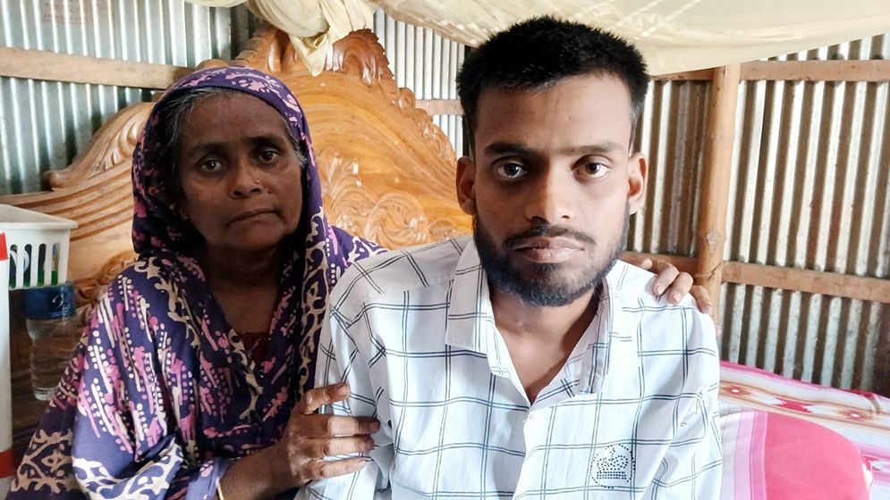 কিডনি নষ্ট শুনে ছেড়ে চলে গেছেন স্ত্রী, ছেলেকে বাঁচাতে মায়ের আকুতি